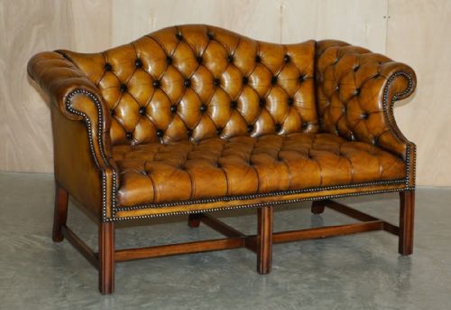 ANTIQUE RESTORED BROWN LEATHER CHESTERFIELD LIBRARY ARMCHAIRS SOFA STOOL SUITE - ADDITIONAL PHOTO 6