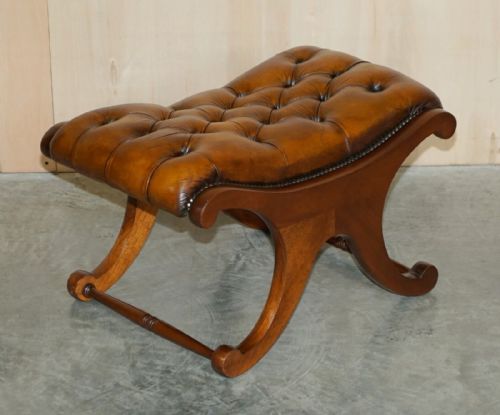 ANTIQUE RESTORED BROWN LEATHER CHESTERFIELD LIBRARY ARMCHAIRS SOFA STOOL SUITE - ADDITIONAL PHOTO 12