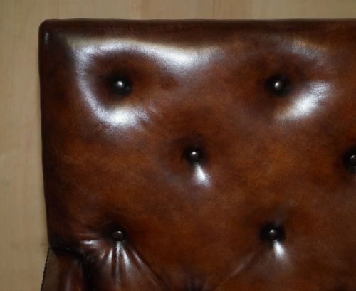 FULLY RESTORED ANTIQUE GEORGE III CIRCA 1780 BROWN LEATHER CHESTERFIELD ARMCHAIR - ADDITIONAL PHOTO 3