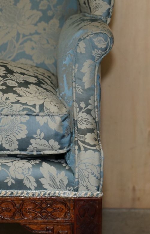 IMPORTANT ANTIQUE CIRCA 1820 THOMAS CHIPPENDALE HAND CARVED WINGBACK ARMCHAIR - ADDITIONAL PHOTO 4