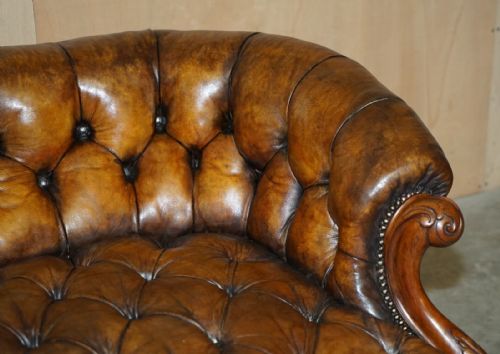 ANTIQUE VICTORIAN 1860 SHOW FRAME CARVED WALNUT CHESTERFIELD BROWN LEATHER SOFA - ADDITIONAL PHOTO 6