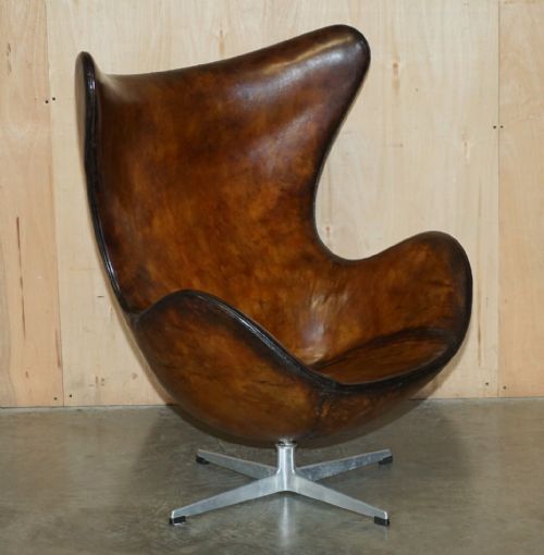 ORIGINAL FULLY RESTORED 1965 FRITZ HANSEN EGG CHAIR FOOTSTOOL IN BROWN LEATHER - ADDITIONAL PHOTO 2