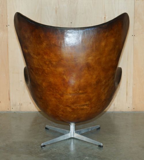 ORIGINAL FULLY RESTORED 1965 FRITZ HANSEN EGG CHAIR FOOTSTOOL IN BROWN LEATHER - ADDITIONAL PHOTO 11