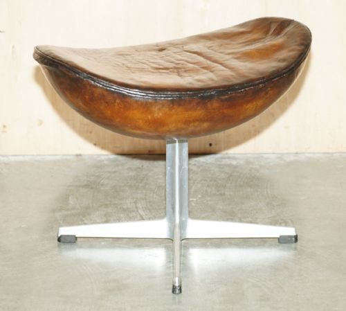 ORIGINAL FULLY RESTORED 1965 FRITZ HANSEN EGG CHAIR FOOTSTOOL IN BROWN LEATHER - ADDITIONAL PHOTO 13