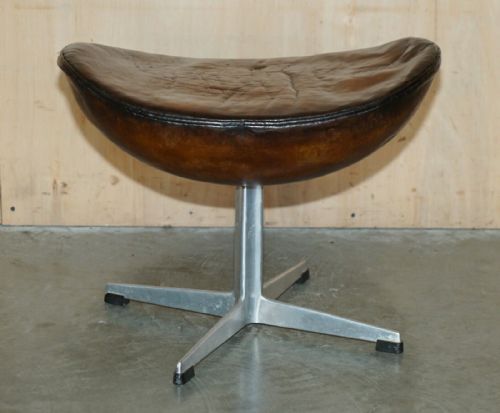 ORIGINAL FULLY RESTORED 1965 FRITZ HANSEN EGG CHAIR FOOTSTOOL IN BROWN LEATHER - ADDITIONAL PHOTO 19