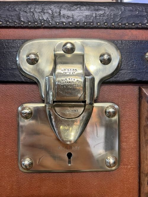 FULLY RESTORED ANTIQUE 1910 LOUIS VUITTON STAMPED SIGNED MALLE PENDERIE TRUNK - ADDITIONAL PHOTO 4