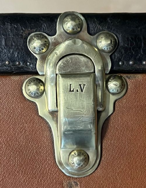 FULLY RESTORED ANTIQUE 1910 LOUIS VUITTON STAMPED SIGNED MALLE PENDERIE TRUNK - ADDITIONAL PHOTO 6