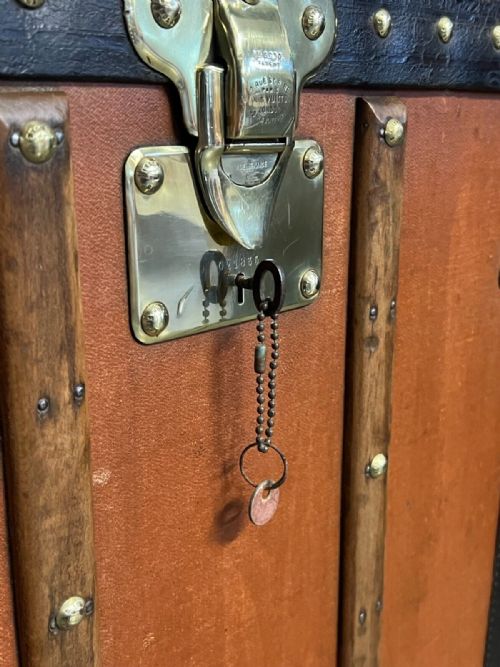 FULLY RESTORED ANTIQUE 1910 LOUIS VUITTON STAMPED SIGNED MALLE PENDERIE TRUNK - ADDITIONAL PHOTO 7