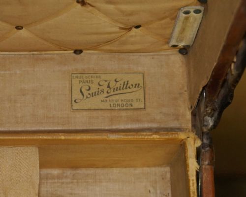 FULLY RESTORED ANTIQUE 1910 LOUIS VUITTON STAMPED SIGNED MALLE PENDERIE TRUNK - ADDITIONAL PHOTO 17