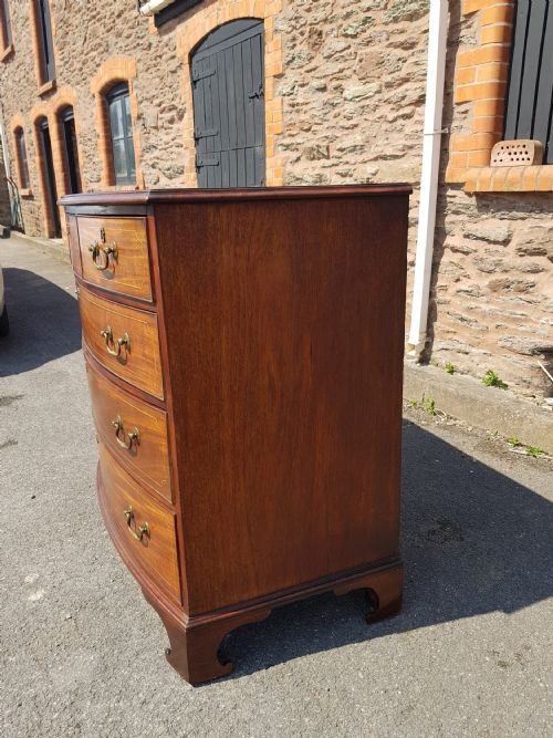 GEORGIAN MAHOGANY INLAID BOW FRONT CHEST OF DRAWERS - ADDITIONAL PHOTO 2