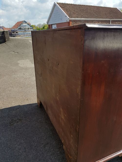 GEORGIAN MAHOGANY INLAID BOW FRONT CHEST OF DRAWERS - ADDITIONAL PHOTO 3