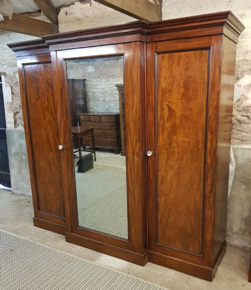 victorian mahogany breakfront wardrobe - CATEGORY: ANTIQUE WARDROBES - DATED VICTORIAN