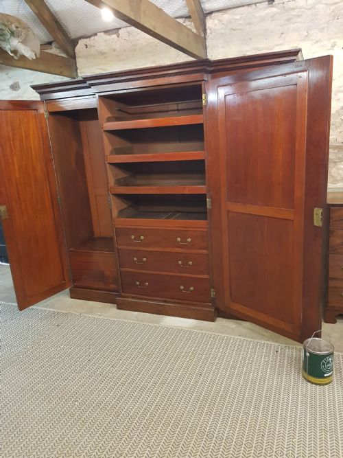 VICTORIAN MAHOGANY BREAKFRONT WARDROBE - ADDITIONAL PHOTO 2