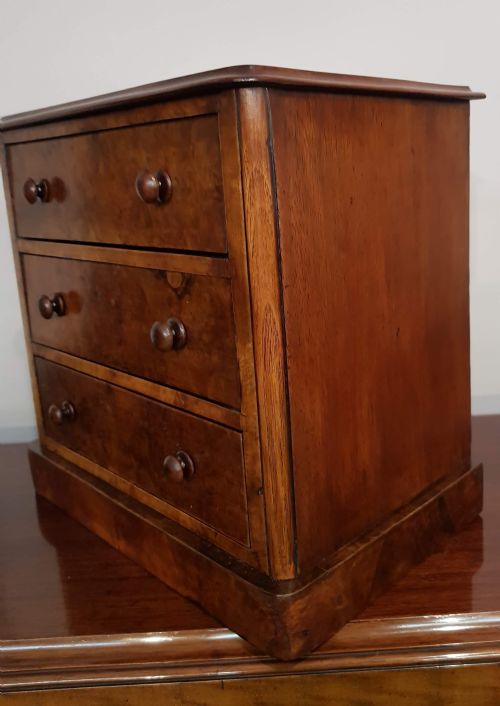 MINIATURE VICTORIAN BURR WALNUT CHEST OF DRAWERS - ADDITIONAL PHOTO 2