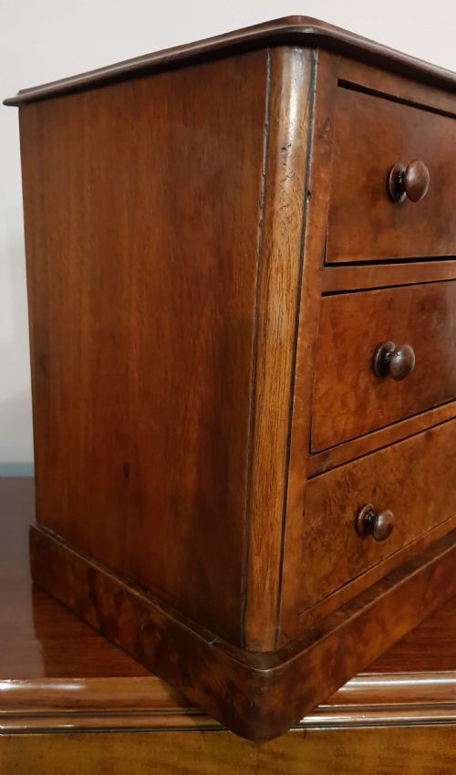 MINIATURE VICTORIAN BURR WALNUT CHEST OF DRAWERS - ADDITIONAL PHOTO 3