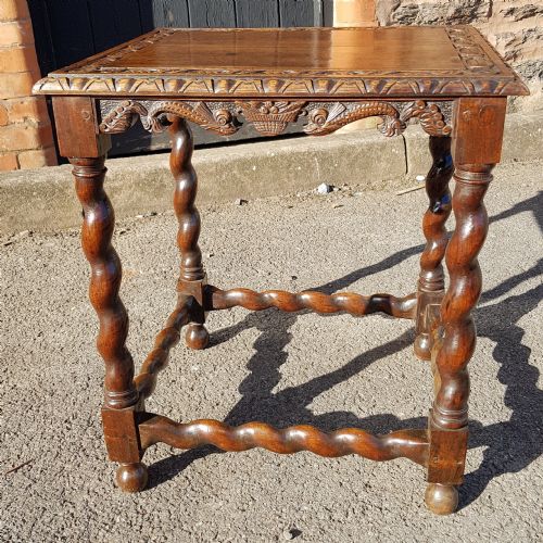 18th century carved walnut table - CATEGORY: ANTIQUE TABLES - DATED 18TH CENTURY