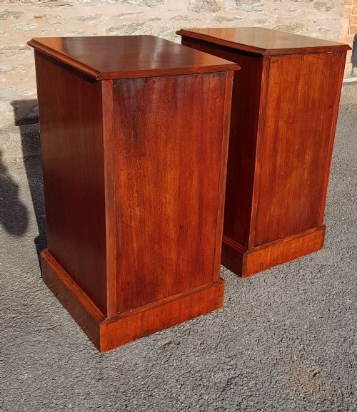 PAIR OF VICTORIAN MAHOGANY BEDSIDE CABINETS - ADDITIONAL PHOTO 1