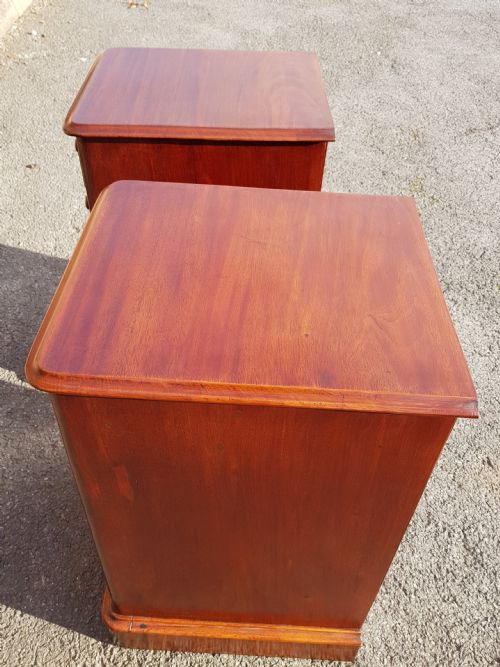 PAIR OF VICTORIAN MAHOGANY BEDSIDE CABINETS - ADDITIONAL PHOTO 4