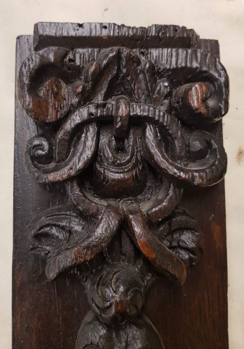 PAIR OF 18TH CENTURY CARVED OAK STILES - ADDITIONAL PHOTO 3