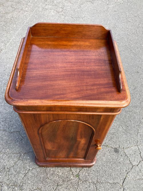 MAHOGANY BEDSIDE CABINET C1850 - ADDITIONAL PHOTO 2