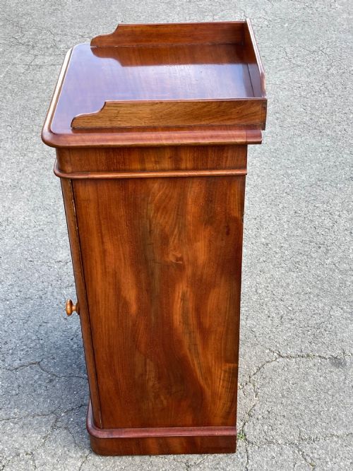 MAHOGANY BEDSIDE CABINET C1850 - ADDITIONAL PHOTO 7
