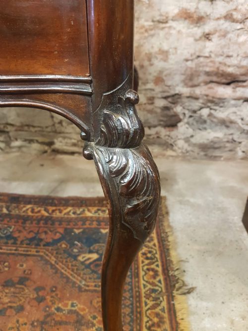 LATE VICTORIAN MAHOGANY KNEE HOLE DESK - ADDITIONAL PHOTO 1