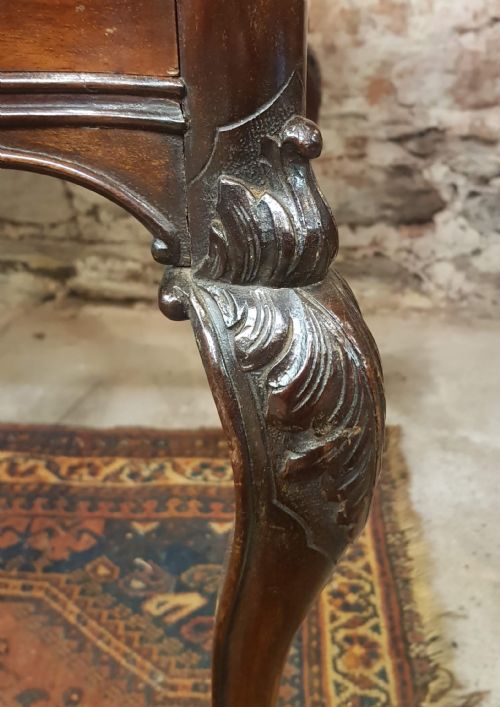 LATE VICTORIAN MAHOGANY KNEE HOLE DESK - ADDITIONAL PHOTO 3