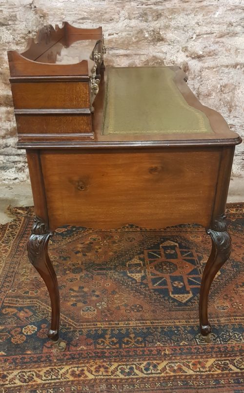 LATE VICTORIAN MAHOGANY KNEE HOLE DESK - ADDITIONAL PHOTO 7
