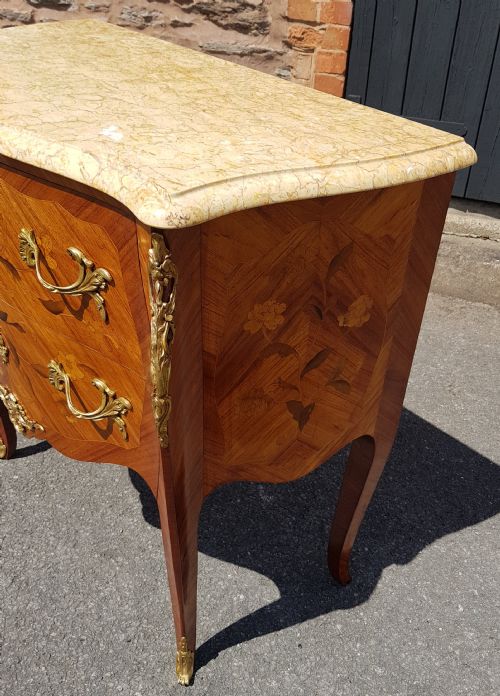 1920S FRENCH KINGWOOD COMMODE WITH ORMOLU MOUNTED MARBLE TOP - ADDITIONAL PHOTO 2
