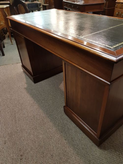 VICTORIAN MAHOGANY PEDESTAL DESK - ADDITIONAL PHOTO 4