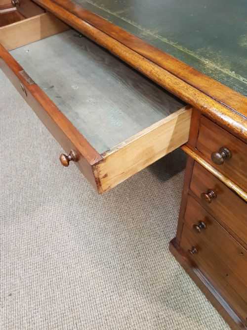 VICTORIAN MAHOGANY PEDESTAL DESK - ADDITIONAL PHOTO 6