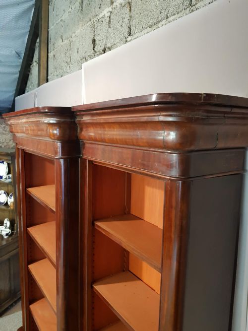 VICTORIAN MAHOGANY BREAKFRONT BOOKCASE - ADDITIONAL PHOTO 1