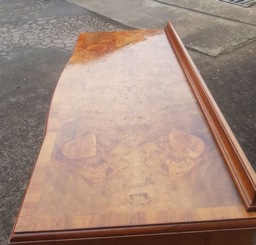 1920S BURR WALNUT KNEE HOLE DESK - ADDITIONAL PHOTO 1