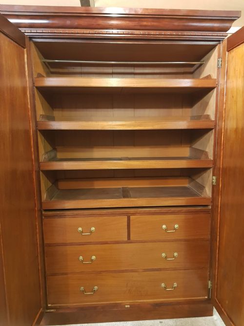 VICTORIAN FLAMED MAHOGANY THREEDOOR WARDROBE - ADDITIONAL PHOTO 5