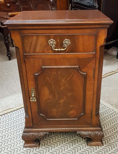 1920s mahogany chippendale style bedside cabinet - CATEGORY: ANTIQUE CABINETS - DATED 1920