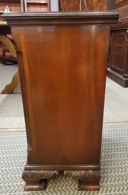 1920S MAHOGANY CHIPPENDALE STYLE BEDSIDE CABINET - ADDITIONAL PHOTO 3