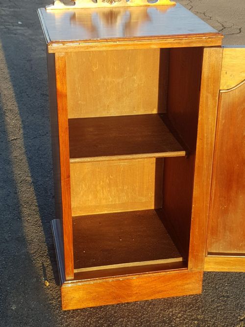 EDWARDIAN WALNUT BEDSIDE CABINET - ADDITIONAL PHOTO 3