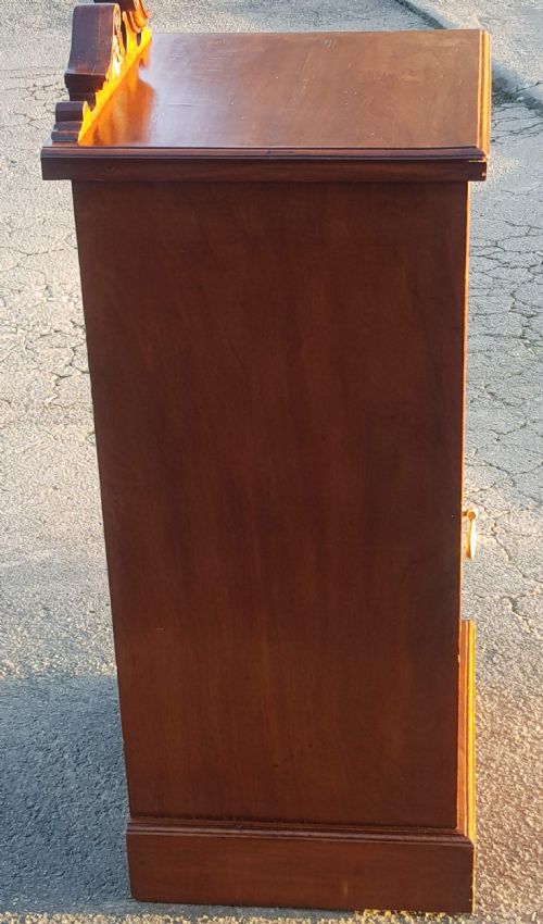 EDWARDIAN WALNUT BEDSIDE CABINET - ADDITIONAL PHOTO 4