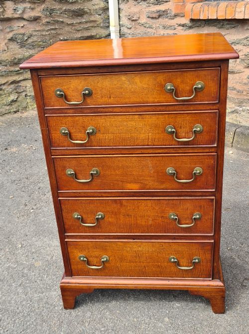 georgian mahogany chest of drawers - CATEGORY: ANTIQUE CHEST OF DRAWERS - DATED GEORGIAN