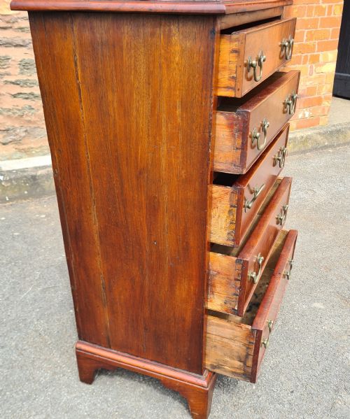 GEORGIAN MAHOGANY CHEST OF DRAWERS - ADDITIONAL PHOTO 1