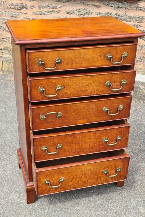 GEORGIAN MAHOGANY CHEST OF DRAWERS - ADDITIONAL PHOTO 3