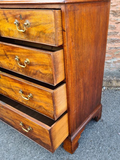 ANTIQUE GEORGIAN MAHOGANY CHEST OF DRAWERS - ADDITIONAL PHOTO 4