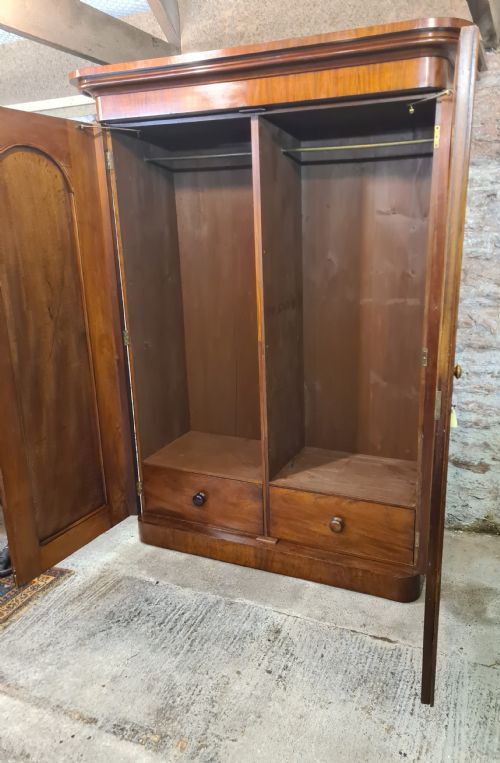 ANTIQUE VICTORIAN MAHOGANY TWO DOOR WARDROBE - ADDITIONAL PHOTO 5