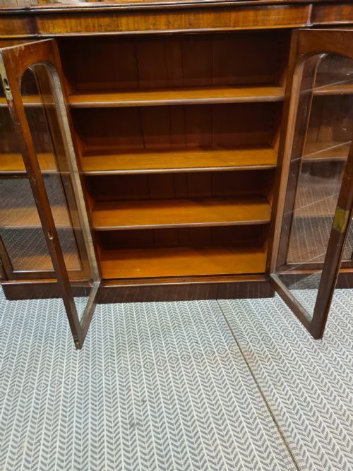 ANTIQUE VICTORIAN MAHOGANY BREAKFRONT BOOKCASE - ADDITIONAL PHOTO 4