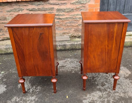 PAIR OF EDWARDIAN MAHOGANY INLAID BEDSIDE CABINETS - ADDITIONAL PHOTO 4