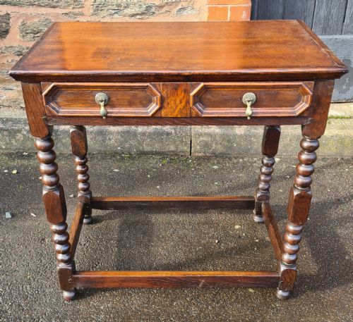 18th century oak side table - CATEGORY: ANTIQUE TABLES - DATED 18TH CENTURY