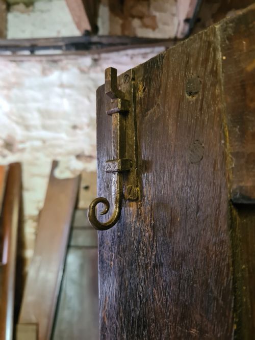 VICTORIAN CARVED OAK TWO DOOR WARDROBE - ADDITIONAL PHOTO 5