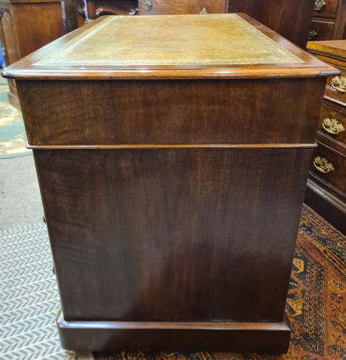 VICTORIAN WALNUT PEDESTAL DESK - ADDITIONAL PHOTO 2
