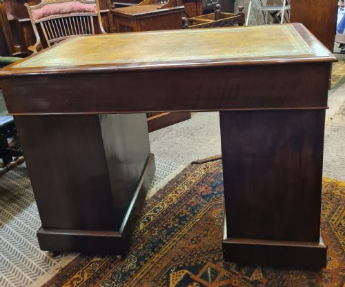 VICTORIAN WALNUT PEDESTAL DESK - ADDITIONAL PHOTO 3