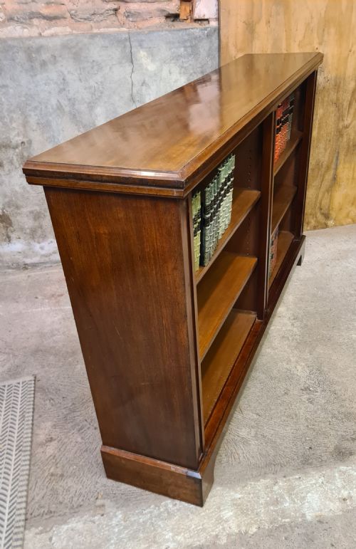 LATE VICTORIAN MAHOGANY DOUBLE OPEN BOOKCASE - ADDITIONAL PHOTO 1